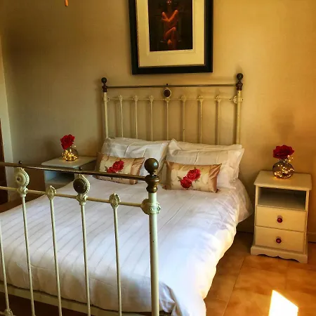 Les Pignons Bed & Breakfast *