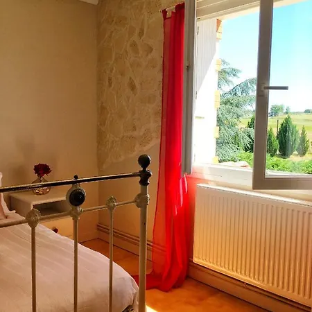 Les Pignons Bed & Breakfast *